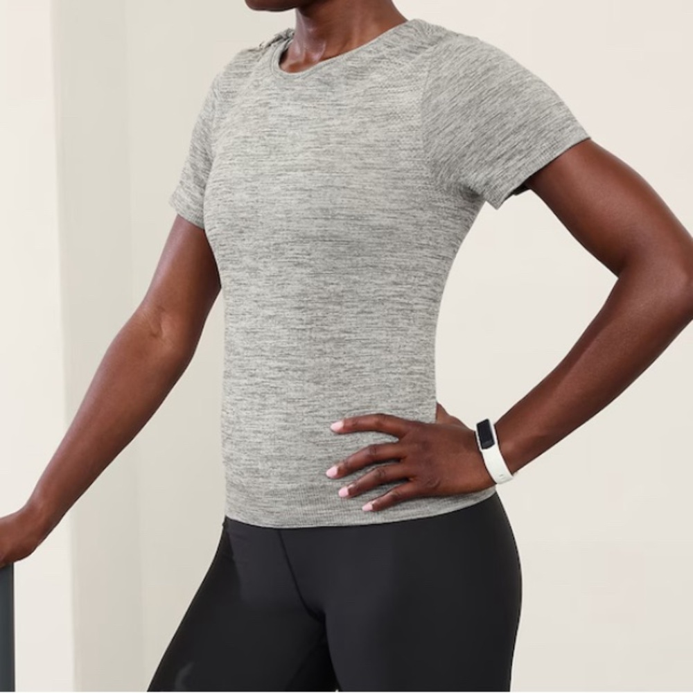 Athleta IN MOTION SEAMLESS TEE in medium heathers grey